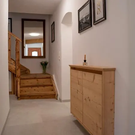 Traditionell-modernes Haus In Hoetting Feriehus